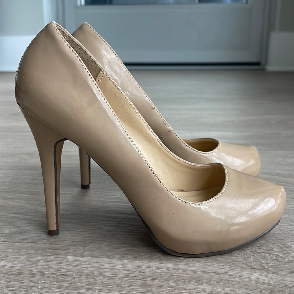 Womens Michael Antonio nude heels. Used good condition Size 8